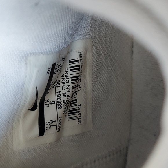 NIKE 13s white, Size 7Y - Picture 4 of 4